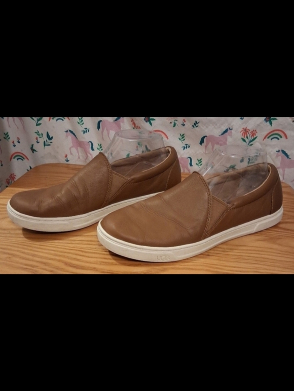 EUC UGG Alameda Tan Leather Casual Everyday Comfy Slip-On Sneaker Shoe SZ 9